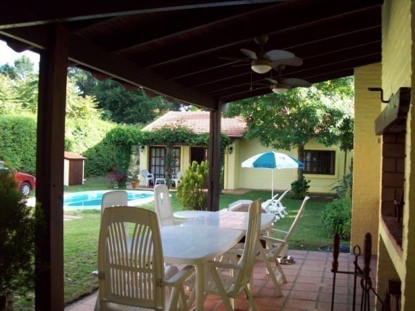 Casa en alquiler y venta en zona de Playa Mansa, excelente estado!